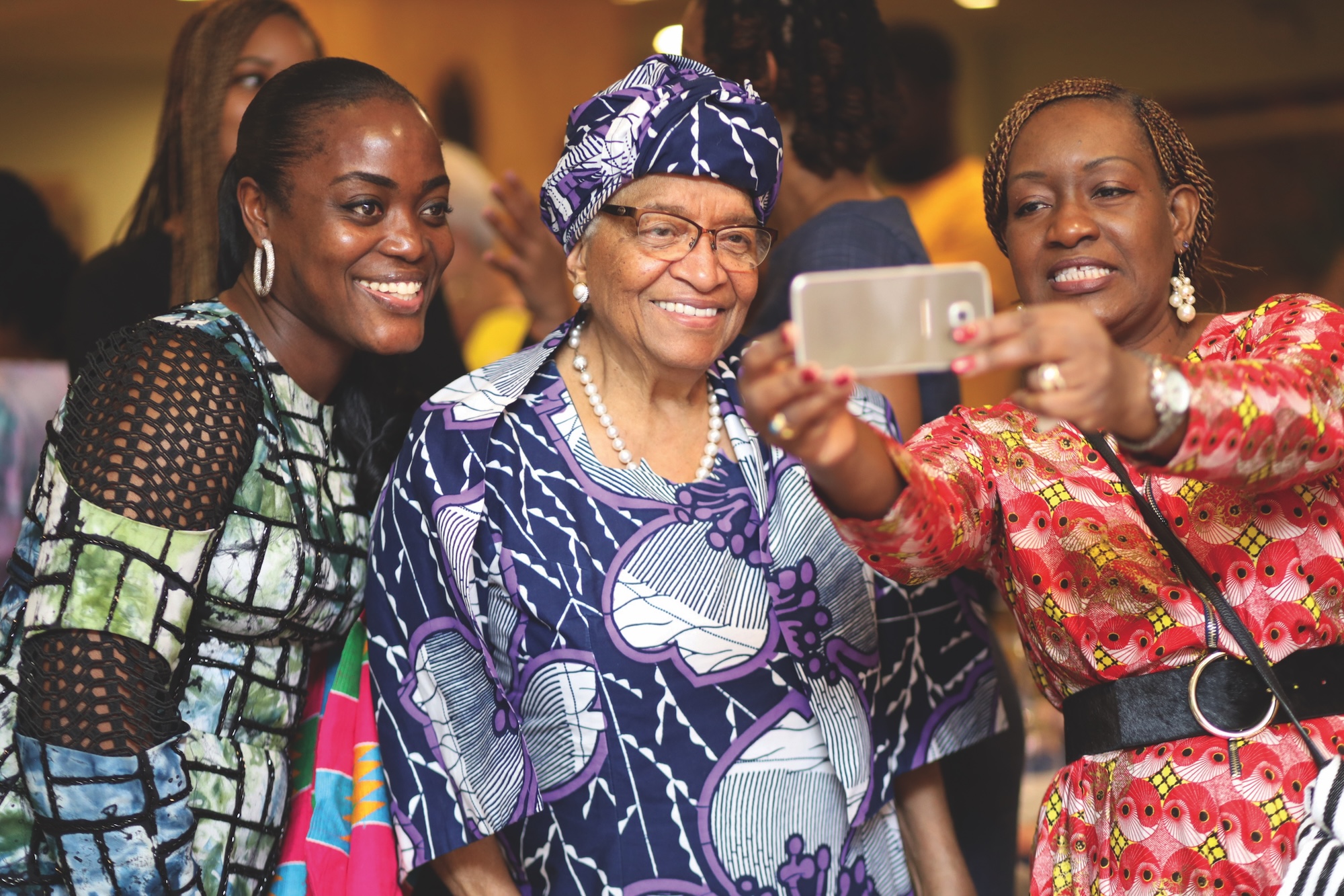 Ellen Johnson Sirleaf posing for a photo with two women